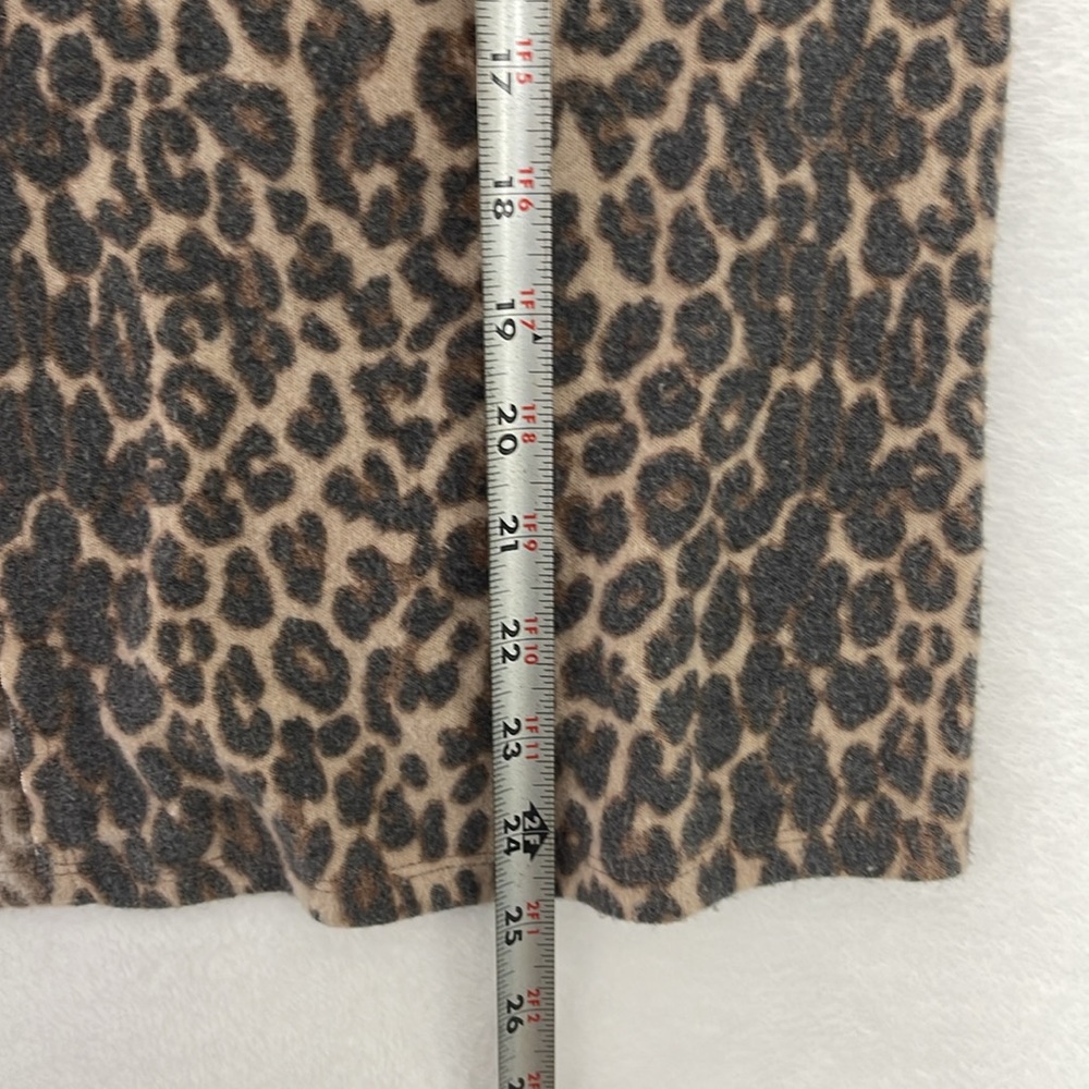 Above And Beyond Animal Print Sweater Sz Medium - Picture 7 of 7
